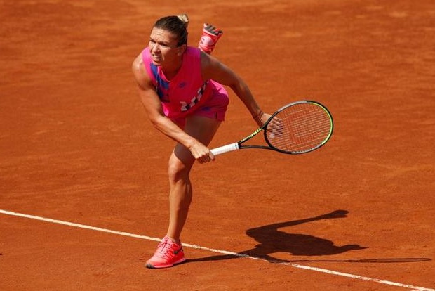Halep wins Italian Open when Plíšková retires from final