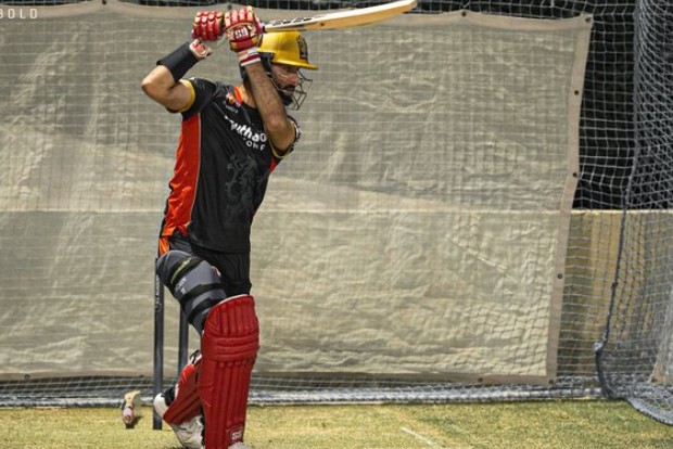 Kings XI Punjab face RCB in backdrop of controversial short run call