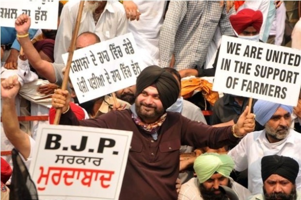 Navjot Sidhu stages protest against farm bills