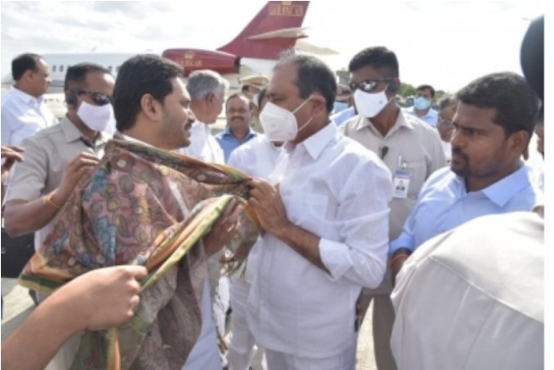 Andhra CM returns from Delhi, on way to Tirupati temple