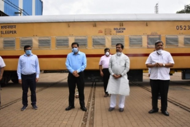 Karnataka railway staff pay rich tributes to Angadi Karnataka railway staff pay rich tributes to Angadi