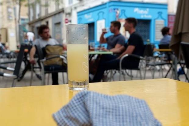 Were in despair: Marseille bars protest against COVID shutdown