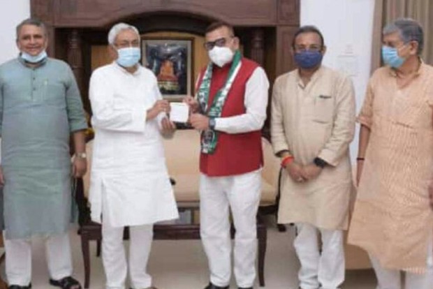 Ex-Bihar police chief Gupteshwar Pandey joins JD-U