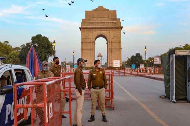 Punjab Youth Cong workers set tractor ablaze near India Gate