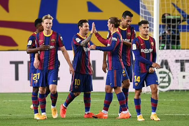 Barcelona begins season with win