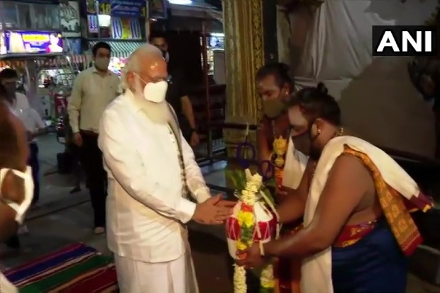 PM offers prayers at Madurai Meenakshi Amman temple