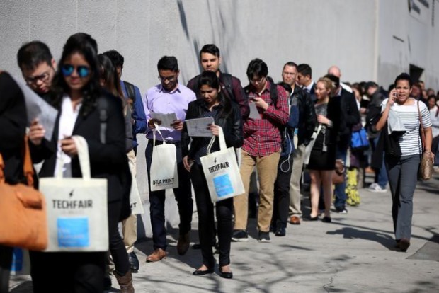 US employers add 916,000 jobs in March as hiring accelerates