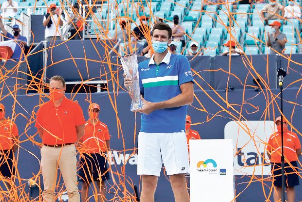 Hurkacz beats Italian teen Sinner to win Miami Open