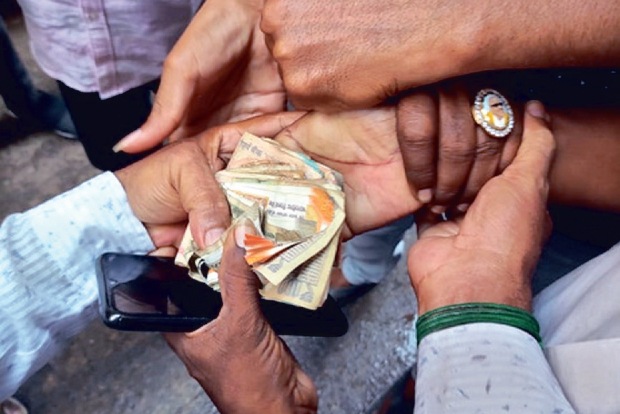 Party-level squads of AIADMK, DMK functionaries nab rivals giving out cash in state