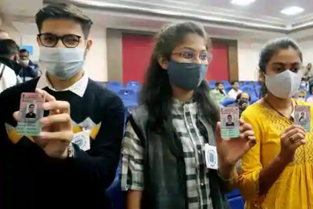 First-time voters base decision on campaign speeches, not social media