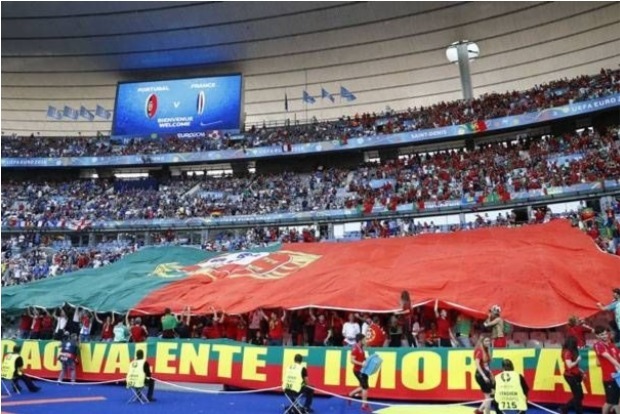 France turns national stadium into vax centre
