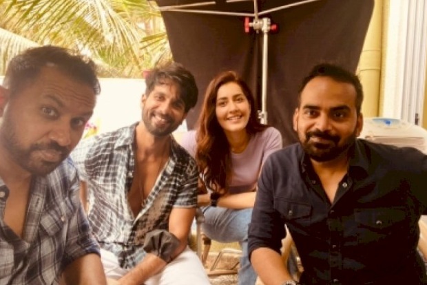 Raashii Khanna: Always on my toes shooting with Shahid Kapoor, Vijay Sethupati Raashii Khanna: Always on my toes shooting with Shahid Kapoor, Vijay Sethupati