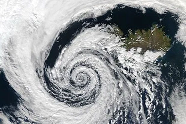 Evacuation centres open as cyclone intensifies off Western Australia