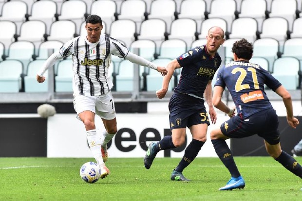 Inter continue march to title, Juve sink Genoa