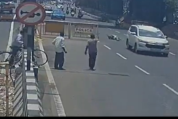 Man jumps from MIT flyover, lands on car Man jumps from MIT flyover, lands on car