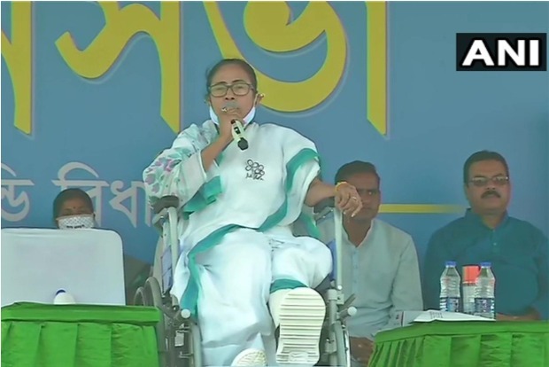 My phone is being tapped, will order CID probe: Mamata