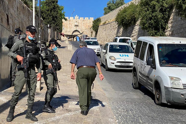 Israeli police clash with Palestinian crowd in Jerusalem