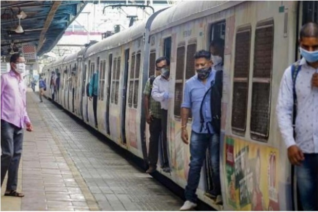 Railways stops sale of platform tickets at all Delhi stations as city enters lockdown tonight