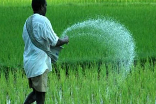 Freed Tiruchy ryots continue fertiliser stir in marriage hall