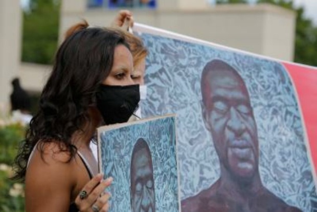 US: Murder case against ex-cop in Floyds death goes to the jury