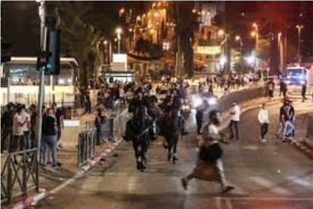 Ramadan nights see Israeli police and Palestinians face off in Jerusalem