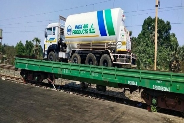 Oxygen Express train with 30,000 litres of liquid medical oxygen arrives in UP Oxygen Express train with 30,000 litres of liquid medical oxygen arrives in UP