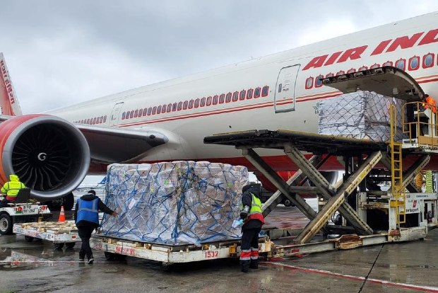 Air India brings 318 oxygen concentrators from New York to Delhi