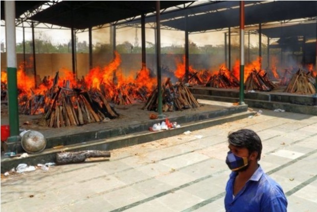 As death toll spirals, corpses wait in 20-hour queues for last rites at Delhi crematoriums As death toll spirals, corpses wait in 20-hour queues for last rites at Delhi crematoriums