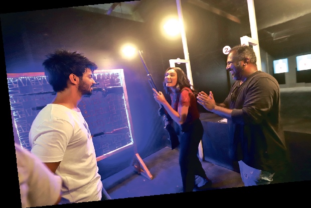 Team Kaadhal Conditions Apply had a gala time Shooting on the set