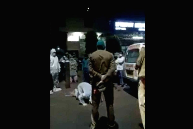 Probe ordered into policemen snatching away oxygen cylinder