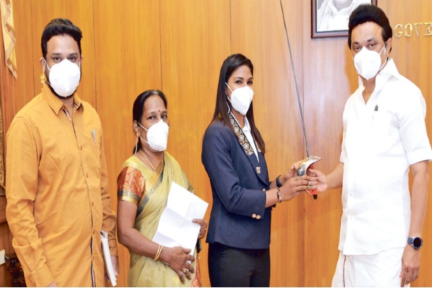 Fencer Bhavani Devi calls on Chief Minister