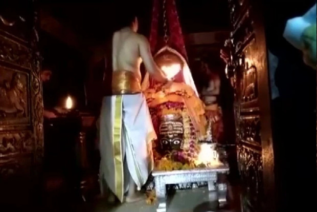 Priest perform special aarti at Mahakaleshwar Temple on third Monday of Sawan month