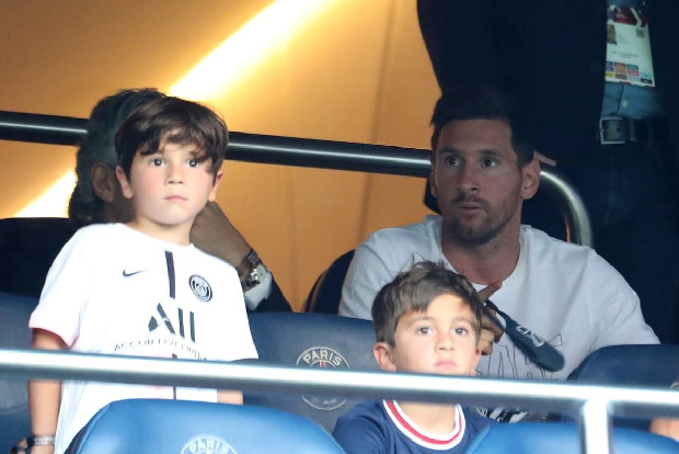 PSG wins as Messi watches from the stands