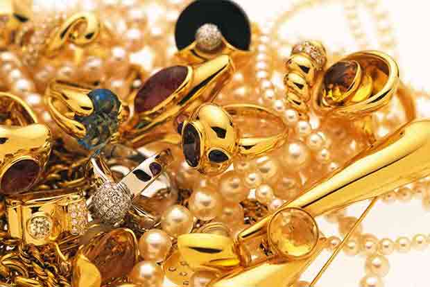 Gang attacks owner in bid to loot jewellery, one nabbed