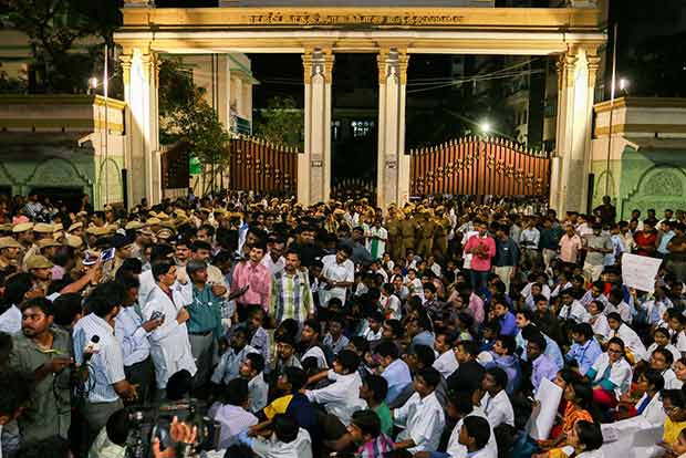 Jayankondam GH temporary staff protest demanding salary arrears