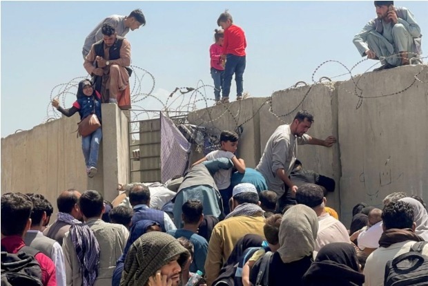 Kabul airport plunges into chaos as Taliban patrols capital Kabul airport plunges into chaos as Taliban patrols capital