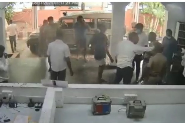 WATCH: Rival Group Of Lawyers Fight It Out In Kotturpuram Police Station