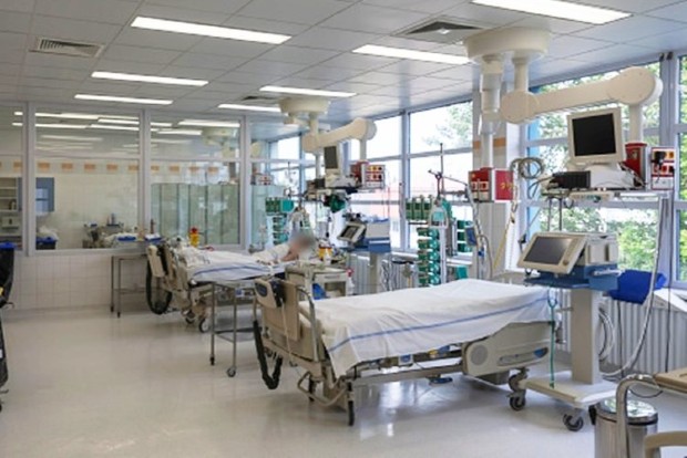 Chennai man spends 109 days on ECMO, ventilator, recovers sans lung transplant Chennai man spends 109 days on ECMO, ventilator, recovers sans lung transplant