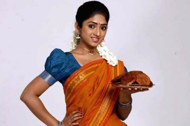 Swathi Sells Sweets On A Two-wheeler In Ninaithalae Inikkum Swathi Sells Sweets On A Two-wheeler In Ninaithalae Inikkum