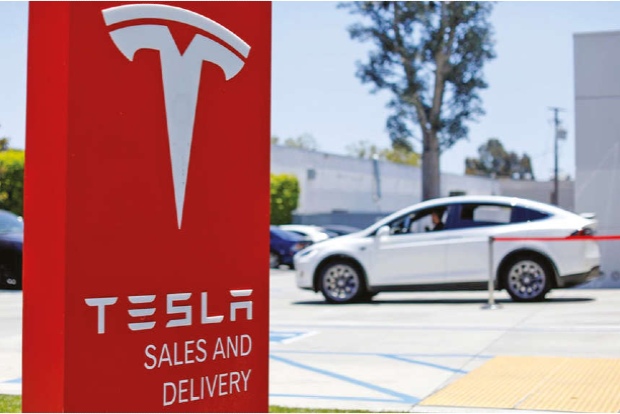 Tesla allows going off-grid with one press on new mobile app