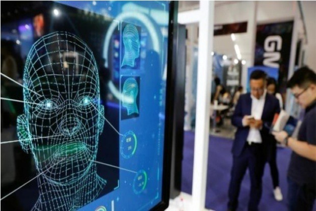 Israel halts disputed Omicron tracing through phone surveillance