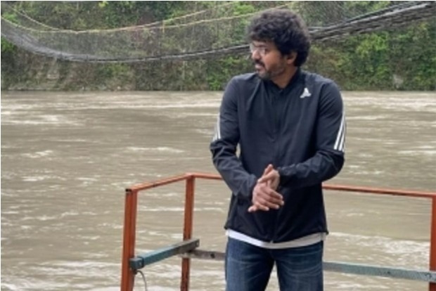 Vijay completes 29 years in films, fans wish Thalapathy