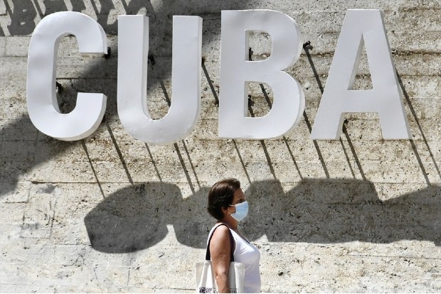 Cuba tightens travel rules in wake of Omicron threat