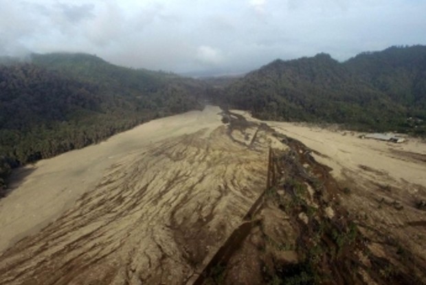 13 died, 98 injured in Indonesias Mt Semeru eruption