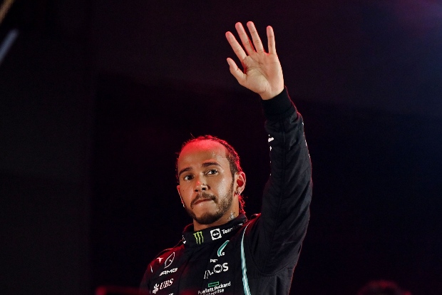 Hamiltons win takes thrilling F1 season to final showdown