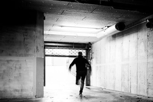 Two men attack SSI, rob mobile phone on Greams Road, hunt on