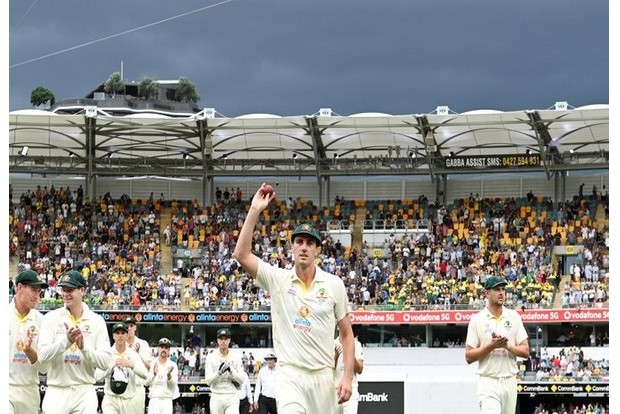 Ashes 1st Test: Bad light curtails final session after England bowled out for 147
