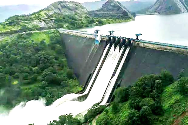 Mullaiperiyar dam: Direct TN not to release huge quantity of water in wee hours, Kerala to SC