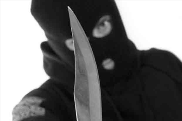 Gang robs 1.25 kg gold, Rs 90K from finance firm employees