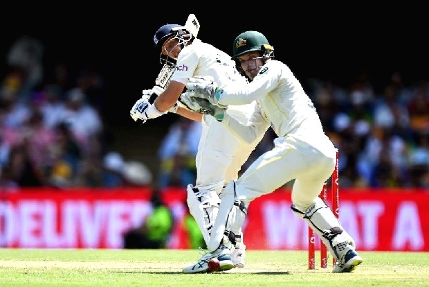 Ashes 1st Test: Malan and Root try to rebuild after England lose openers